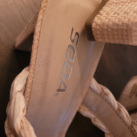 Sandals - Picture 3 of 4